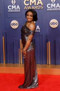 Simone Biles Shares Sweet Kiss With Husband Jonathan Owens at Bears Game